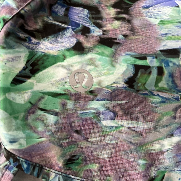 Lululemon shorts - Picture 5 of 5